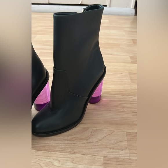 Burberry boots brand new - Picture 3 of 5